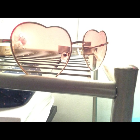 Cute trendy heart sunglasses - Picture 3 of 5